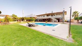 Chalet en El Brillante -El Naranjo - El Tablero. Magnifico chalet independiente en zona sansueña, con dos plantas