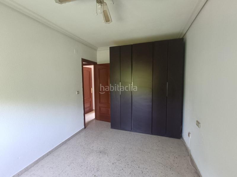 Foto 01645193-0906-4614-8e43-c9186ea26737. Piso vivienda de tres dormitorios en urbanización con piscina comunitaria en parque azahara en Córdoba