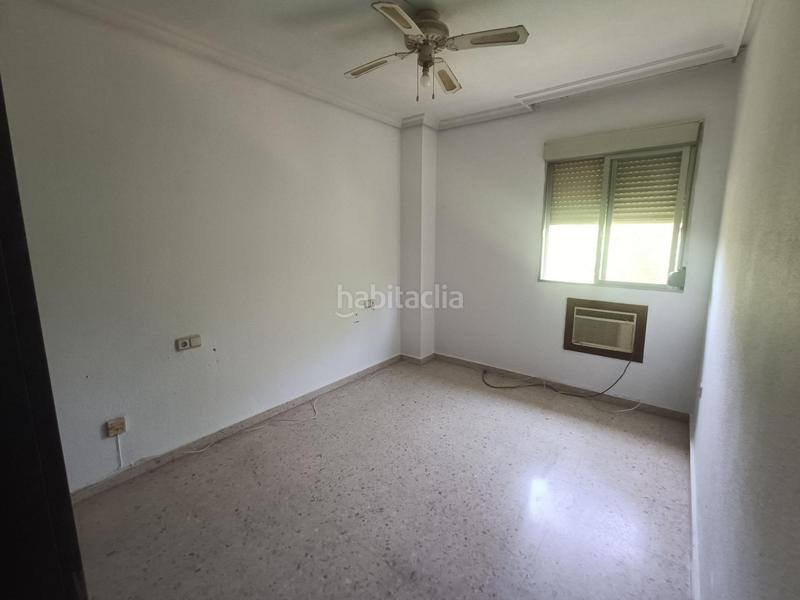 Foto 0274b454-0987-4daa-8f80-59464c548669. Piso vivienda de tres dormitorios en urbanización con piscina comunitaria en parque azahara en Córdoba