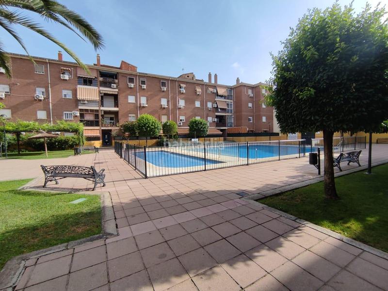 Foto 08c25de0-41f2-422a-ab26-5d09471a3ee2. Piso vivienda de tres dormitorios en urbanización con piscina comunitaria en parque azahara en Córdoba