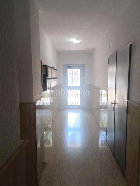 Foto 4bf3c2d3-a29b-41e3-918e-452e5781935a. Piso vivienda de tres dormitorios en urbanización con piscina comunitaria en parque azahara en Córdoba