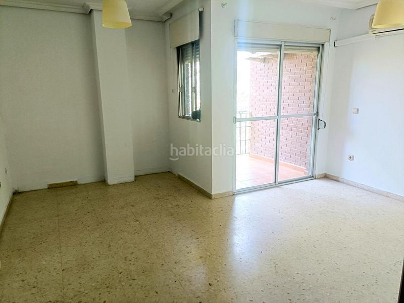Foto 547513ff-c84d-4016-9b31-f39d44255f1c. Piso vivienda de tres dormitorios en urbanización con piscina comunitaria en parque azahara en Córdoba