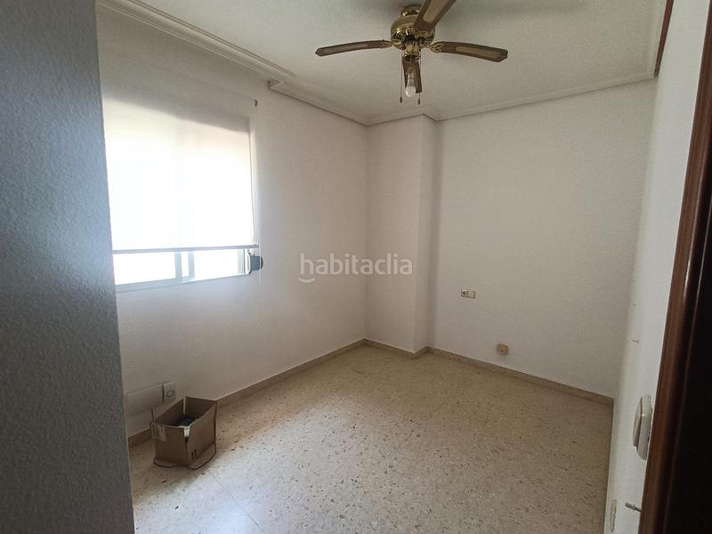 Foto 65328953-95a7-4d70-9f5f-e123f306bc53. Piso vivienda de tres dormitorios en urbanización con piscina comunitaria en parque azahara en Córdoba