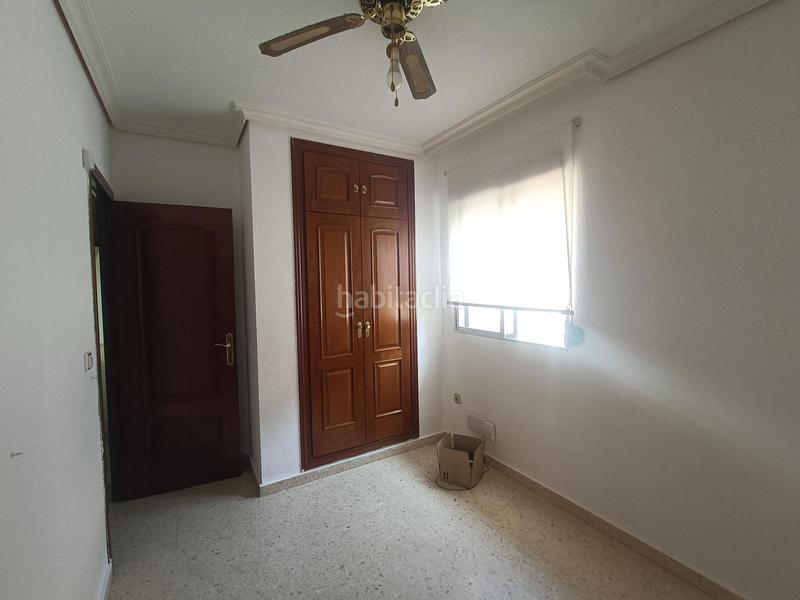 Foto 7d381218-c6a8-4a59-8543-41f3094b45e3. Piso vivienda de tres dormitorios en urbanización con piscina comunitaria en parque azahara en Córdoba