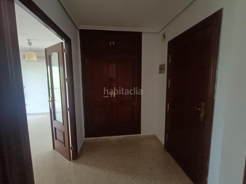 Foto a4d31c18-3057-4784-8df5-991363c6df45. Piso vivienda de tres dormitorios en urbanización con piscina comunitaria en parque azahara en Córdoba