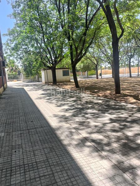 Foto a74548c0-6870-409f-a3fa-1a2ca8024e6b. Piso vivienda de tres dormitorios en urbanización con piscina comunitaria en parque azahara en Córdoba