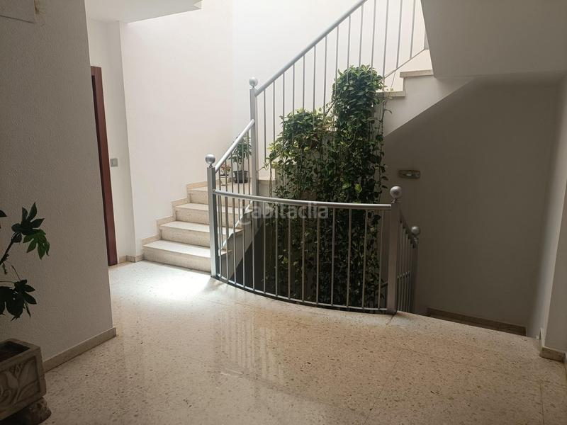 Foto aef00844-27c1-47ac-b74d-df7b17176bee. Piso vivienda de tres dormitorios en urbanización con piscina comunitaria en parque azahara en Córdoba