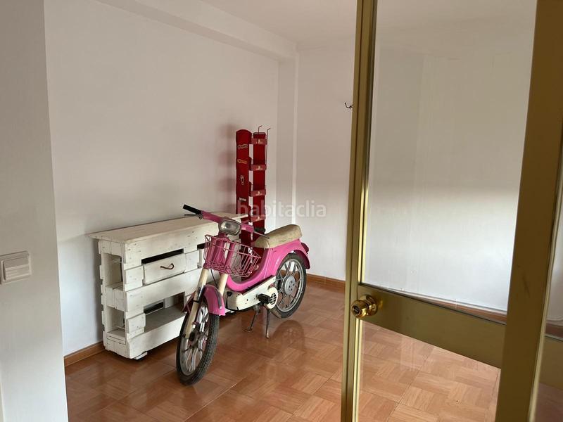 Foto 4f475678-eb41-4906-9a89-71f208d9bb95. Piso vivienda en esquina con entrada independiente y opción de negocio en Almodóvar del Río