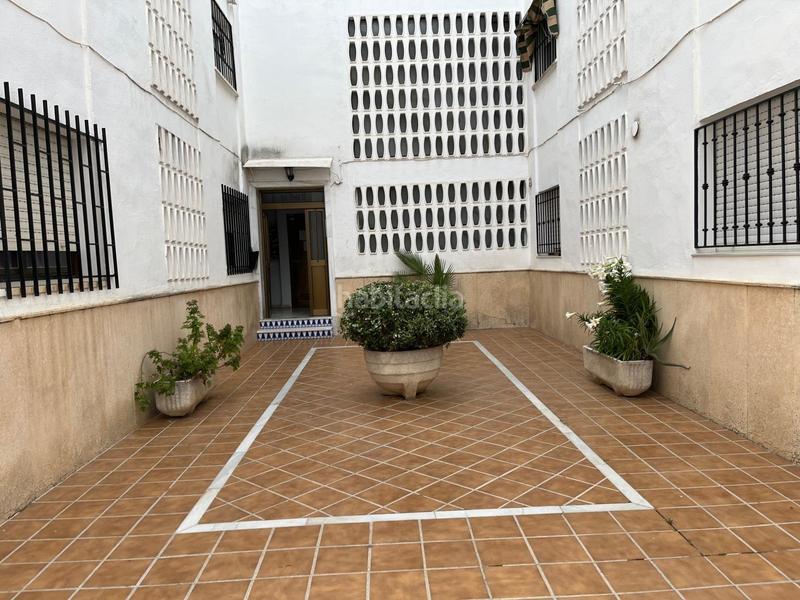 Foto 6badff48-13ee-47ff-a4a6-13a2f67d8370. Piso vivienda en esquina con entrada independiente y opción de negocio en Almodóvar del Río
