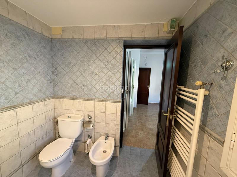 Foto 0a14379b-42cb-49b1-96d6-30cc2debb7c1. Chalet exclusivo chalet independiente en vía augusta con piscina y amplio jardín en Écija