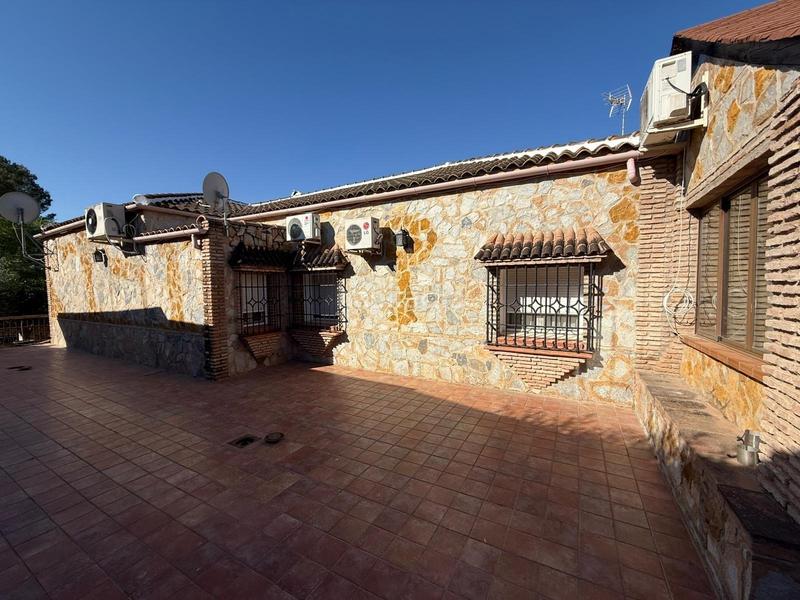 Foto ccc0631f-e554-4374-b94d-a6f1ed69ce60. Chalet exclusivo chalet independiente en vía augusta con piscina y amplio jardín en Écija