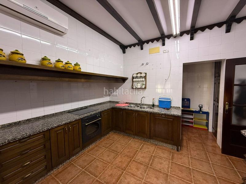 Foto d5bba1cc-1410-4573-abfb-84f1dd6ffaa7. Chalet exclusivo chalet independiente en vía augusta con piscina y amplio jardín en Écija