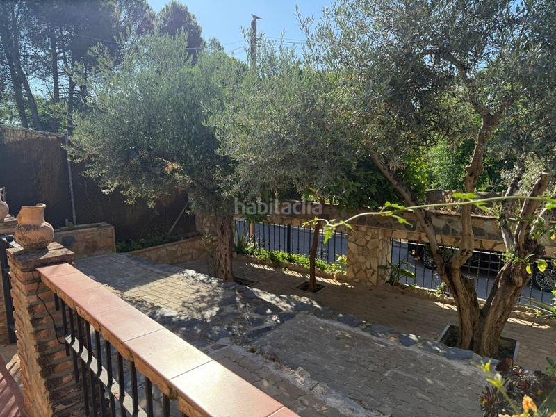 Foto e9f03cf5-347d-4763-98b9-a59f3284c3c6. Chalet exclusivo chalet independiente en vía augusta con piscina y amplio jardín en Écija