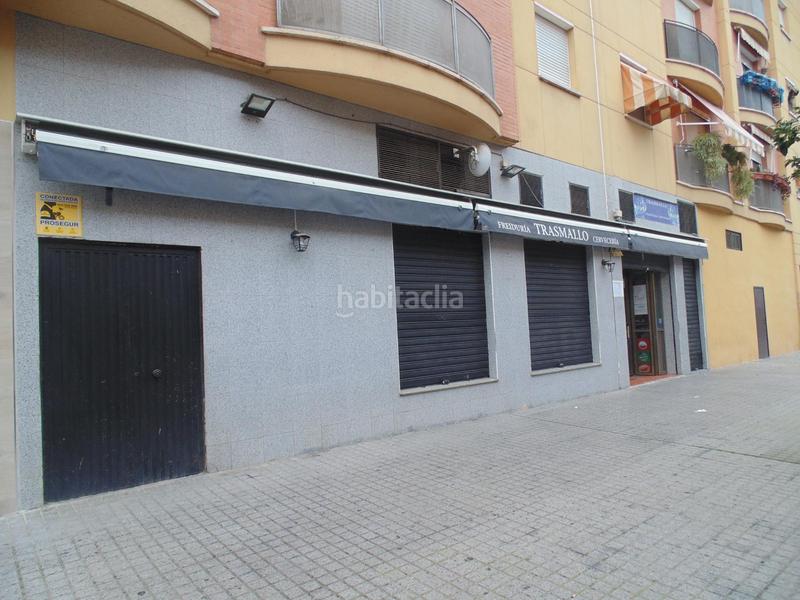 Foto 7b481d82-cee4-462b-b412-cf83ad893340. Local comercial te presentamos 2 grandes opciones, negocio en funcionamiento, convertible en 3 apartamentos. en Córdoba
