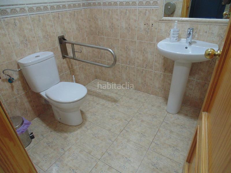Foto a42b0abb-8517-402f-a9af-e2dfc7d8120d. Local comercial te presentamos 2 grandes opciones, negocio en funcionamiento, convertible en 3 apartamentos. en Córdoba