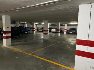 Parking coche en Huerta de la Reina - Trassierra. Se vende plaza de garaje céntrica y opcional otra contigua!