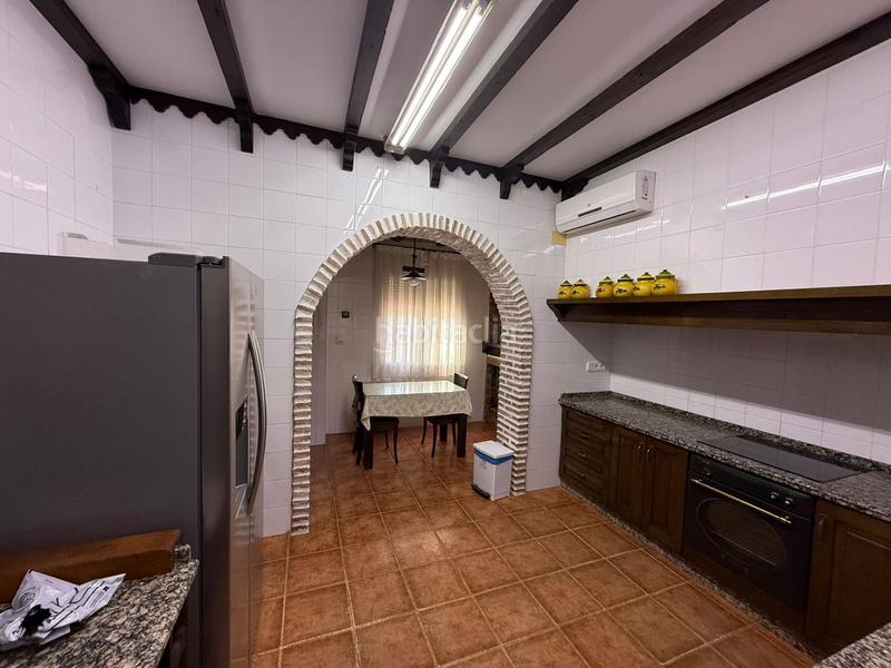 Foto 811989c6-884c-43a3-a36e-83ab2af9d5e5. Chalet avec chauffage parking piscine dans Écija