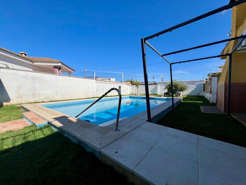 Foto ca8a6c11-d4b1-4a13-9d6b-fa42280d86e3. Chalet with heating parking pool in Alcolea Córdoba