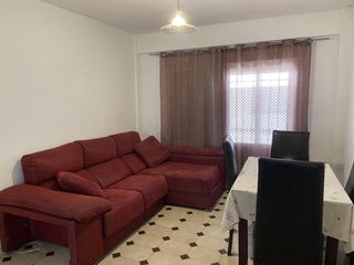 Flat  Badalona. Planta baja junto a carretera de trasierra. exterior. tres dormi