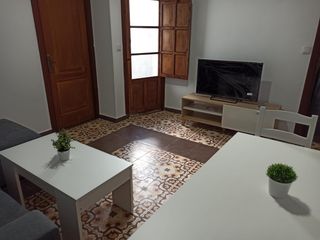 Miete Etagenwohnung in Ciudad Jardín - Zoco. Alquiler de piso en calle jose maria valdenebr0.