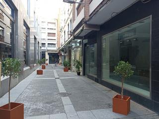 Rent Business premise in Calle conde de robledo 5. Local comercial en alquiler  zona centro
