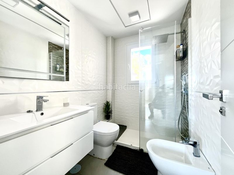 Foto b3a0a336-8167-4fef-bdb6-12995f364857. Casa amb piscina a Los Álamos Torremolinos