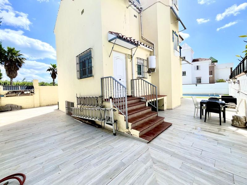 Foto b8927995-f5cc-43ee-a0e8-5f7e6d2f405d. Casa amb piscina a Los Álamos Torremolinos