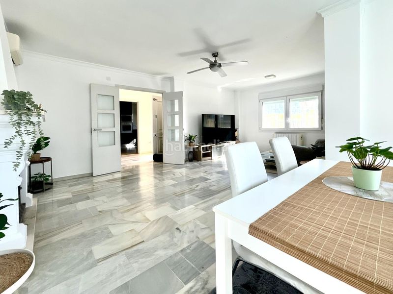 Foto e0bbc0df-eb2b-4676-8f15-0ff8598cbef0. Casa amb piscina a Los Álamos Torremolinos