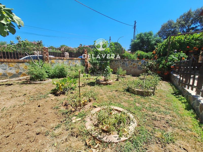 Foto 2bd0d718-0163-4d5a-b4b1-208edbccd4a1. Xalet amb calefacció aparcament piscina a Villa del Prado