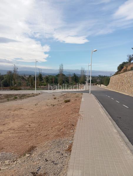 Foto 5e5e3044-6b9c-4677-97bd-0c9b3a72d64f. Terreno residenziale in carrer josep renau 9 in Monserrat