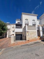 Xalet a Almijara. Chalet en venta nerja con 4 dormitorios y garaje