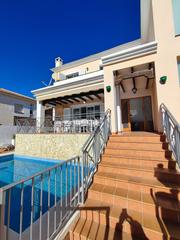 Xalet a Almijara. Chalet en venta en nerja con 6 dormitorios y piscina privada
