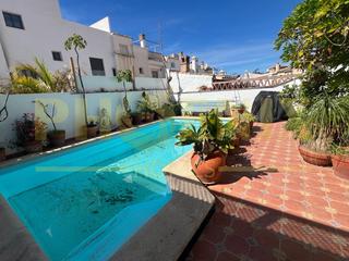 Xalet a Almijara. Chalet en venta nerja con 4 dormitorios y piscina