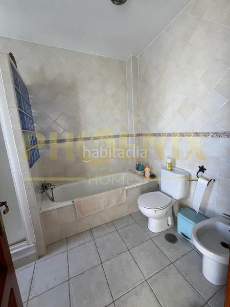 Foto d72439c6-1934-4abb-862f-b016bbe19bb4. Xalet amb xemeneia calefacció aparcament piscina a Nerja