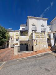 Xalet a Almijara. Chalet en venta nerja con 4 dormitorios y garaje