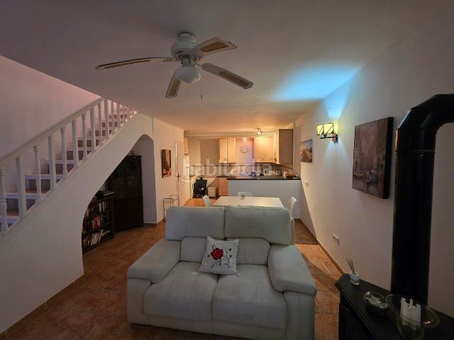 Foto 36f3f59f-639d-404a-9666-e8417deabd2e. Casa adossada a calle aristóteles 72 a Avda Pescia - Ctra de Frigiliana Nerja