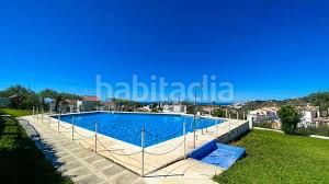 Foto 9fa62251-e9fa-4af6-b854-d73058f09989. Casa adossada a calle aristóteles 72 a Avda Pescia - Ctra de Frigiliana Nerja