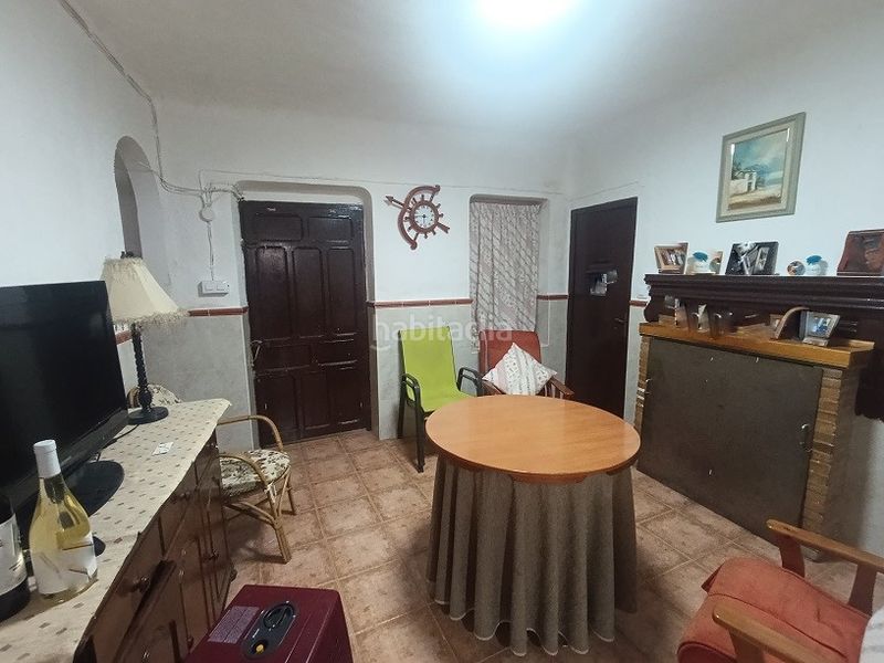 Foto 43577970-a547-4a68-9d1a-7526ff409fa7. Casa adossada amb xemeneia a Tobarra