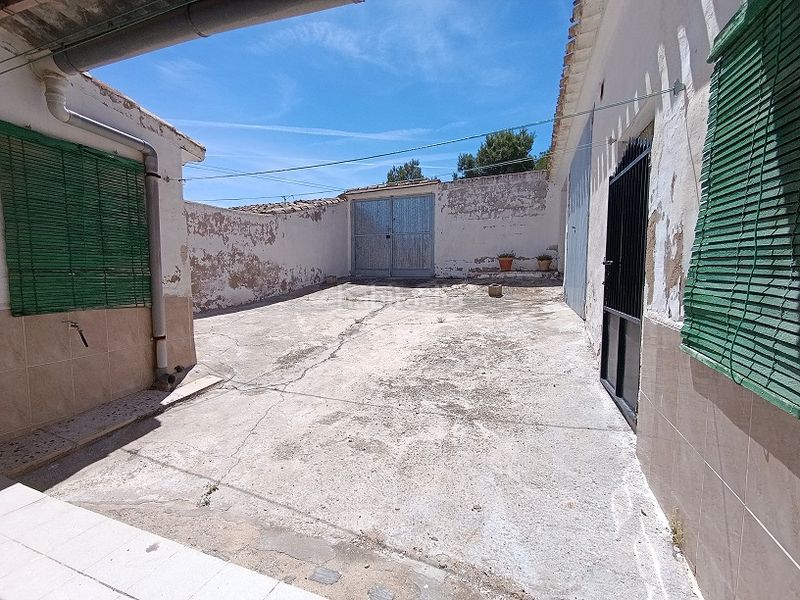 Foto a477c294-2d30-4f66-8aaa-29a544353fd6. Casa adossada amb aparcament a Tobarra