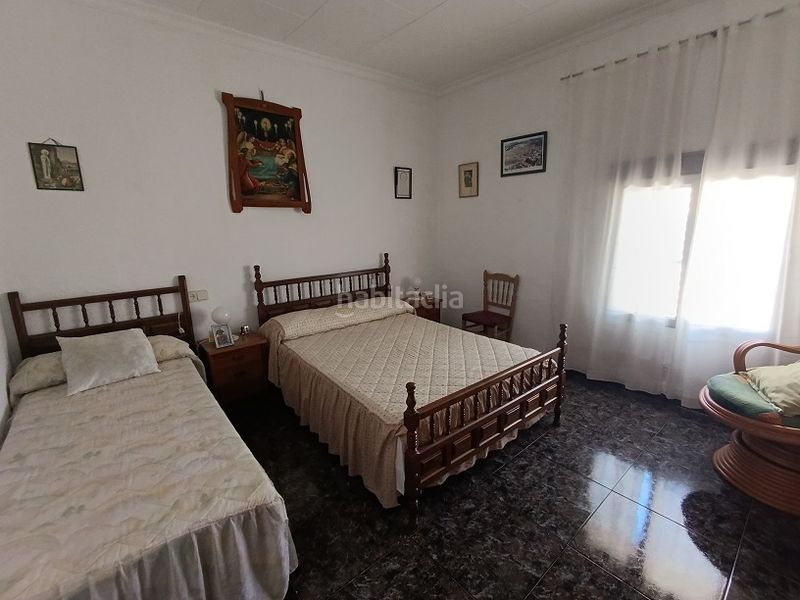 Foto a56348c8-41fd-4ef3-8d40-d41f167a0ab5. Casa adossada amb aparcament a Tobarra