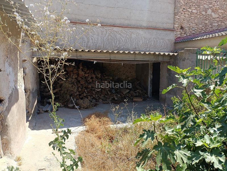 Foto 8bdb2b64-24c3-4250-8671-d53c7af223ee. Casa adossada amb aparcament a Tobarra