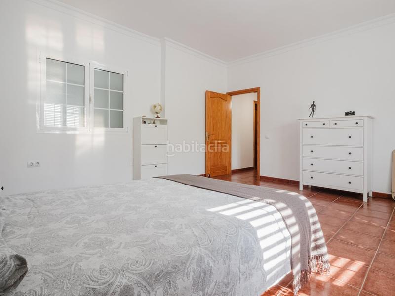 Foto b9b7f2d7-c75f-4a38-bcf4-658b43994f95. Casa aparellada a calle lepanto 14 a Ingenio pueblo Ingenio