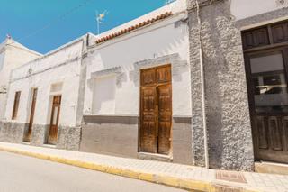 Casa a Calle juan de armas 7. Casa terrera en venta en agaete