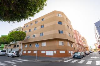 Planta baja en Calle americo vespucio 24. Piso en planta baja con plaza de garaje en américo vespucio, 24
