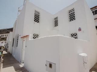Casa en Avenida hierro 1. Se vende  dplex en puerto rico con vistas al centro comercial m