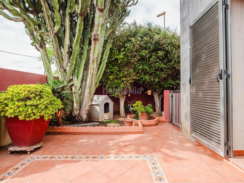 Foto e751a6ef-5e8c-408c-ad90-5bd9c80f88bb. Reihenhaus in calle arquit laureano arroyo 117 in Palmas de Gran Canaria (Las)