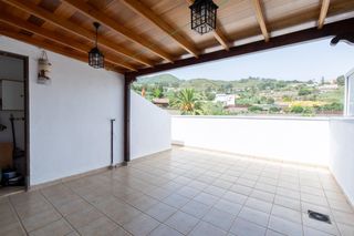 Casa a El Palmar. Dúplex de 4 dormitorios, terraza y acceso privado desde el parki