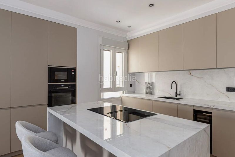 Foto efadcabe-9d91-4f8f-b3a6-0b62909a6094. Pis amb aparcament a Lista Madrid