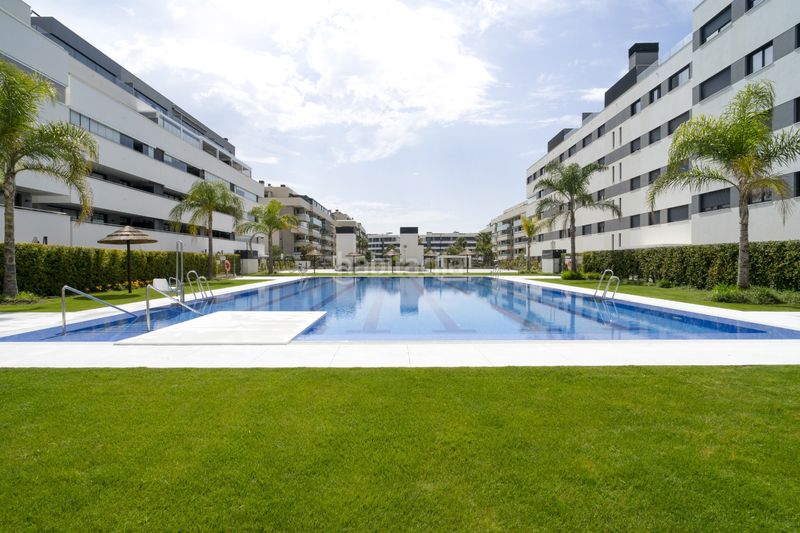 Foto 02cb2c8e-f7a4-4bbd-bcd7-bf9c70af4753. Dúplex amb aparcament piscina a Los Álamos Torremolinos