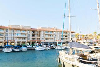 Piso en Almerimar. Piso con vistas al puerto y al mar! posibilidad de garaje y tras
